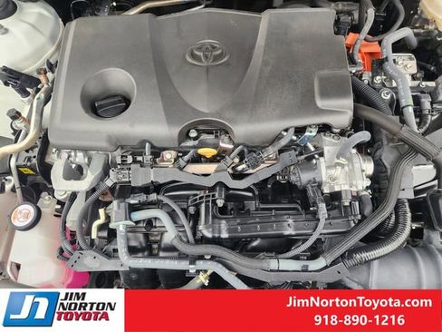 Used 2025 Toyota Camry SE image 32