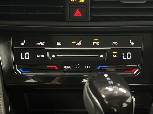 Used 2025 Volkswagen Jetta SE w/ Sunroof Package FWD image 18