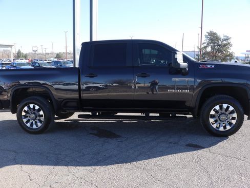 Used 2024 Chevrolet Silverado 2500 Custom w/ Custom Value Package image 8