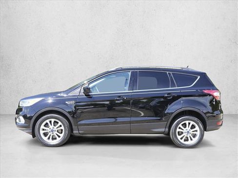 Used 2017 Ford Escape SE w/ Equipment Group 201A AWD/4WD image 8