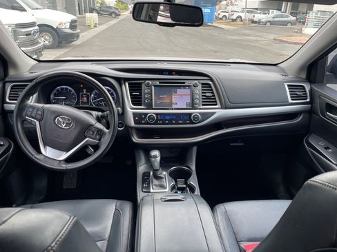 Used 2015 Toyota Highlander XLE FWD image 12
