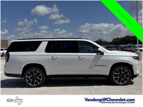 Used 2022 Chevrolet Suburban RST w/ Sport Performance Package AWD/4WD image 3