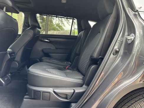 Used 2025 Toyota Highlander XSE AWD/4WD image 22