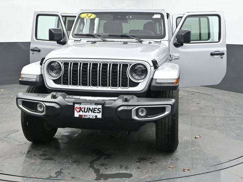 Used 2024 Jeep Wrangler Sahara image 46
