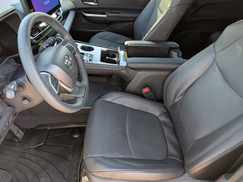 Used 2025 Toyota Sienna Limited AWD/4WD image 14