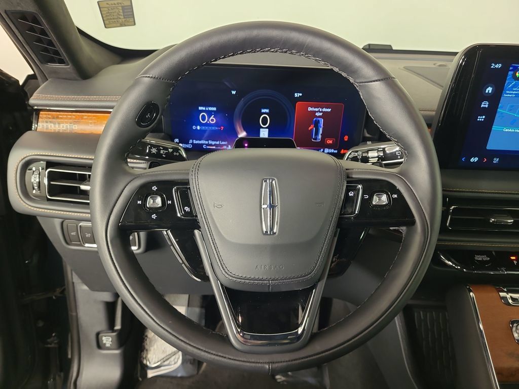 Used 2025 Lincoln Aviator Black Label AWD/4WD image 13