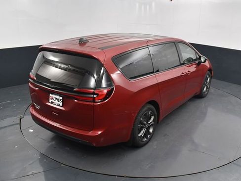 New 2026 Chrysler Pacifica Select image 37