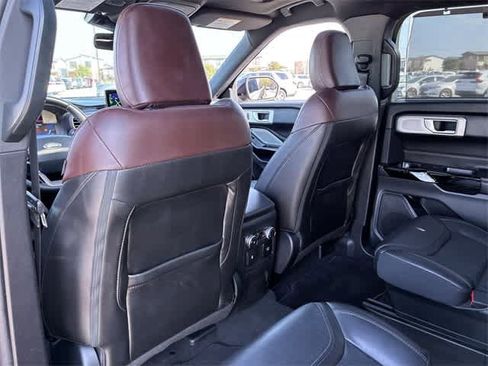 Used 2022 Ford Explorer Platinum w/ Equipment Group 601A image 19