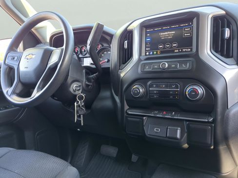 Used 2020 Chevrolet Silverado 1500 Custom w/ Custom Value Package image 10