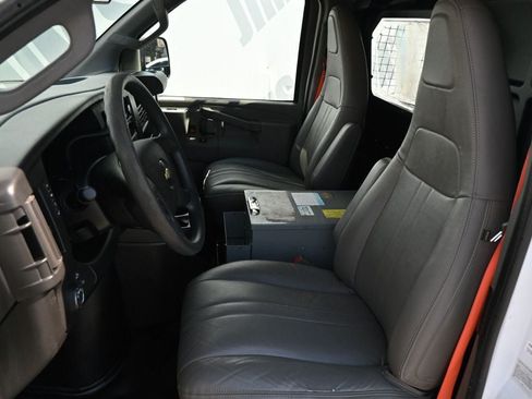 Used 2018 Chevrolet Express 2500 w/ Driver Convenience Package RWD image 8