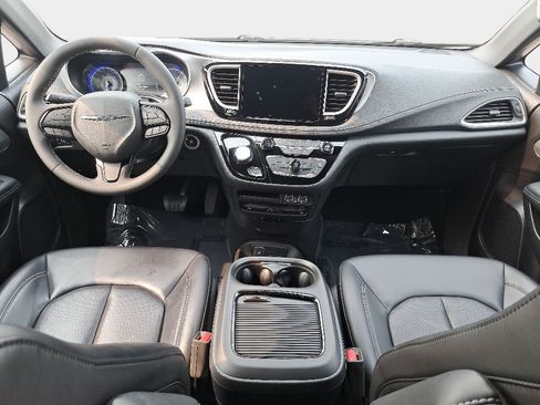 Certified 2023 Chrysler Pacifica Touring-L w/ Uconnect Theater Family Group AWD/4WD image 37