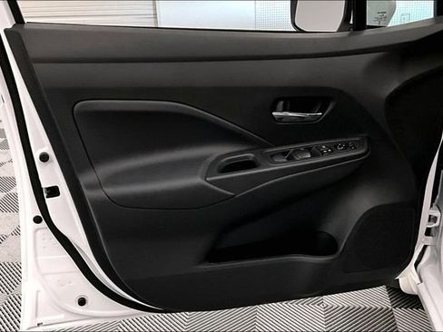 New 2025 Nissan Versa SV w/ Trunk Package FWD image 31