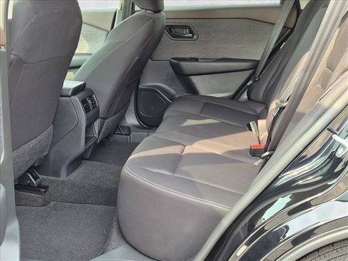 Used 2023 Nissan Rogue S FWD image 17