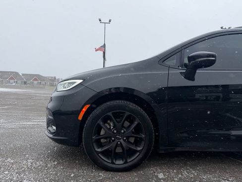 Used 2022 Chrysler Pacifica Touring-L w/ S Appearance Package image 10