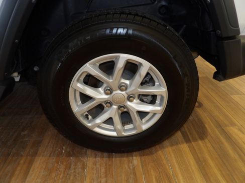 Used 2023 Jeep Wrangler Sport S image 9