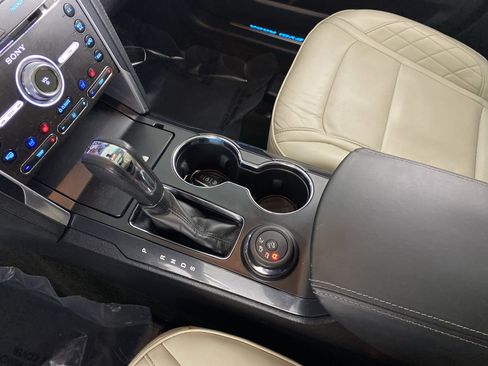 Used 2016 Ford Explorer Platinum image 31