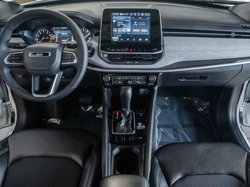 Used 2025 Jeep Compass Latitude w/ Sun & Sound Group image 26