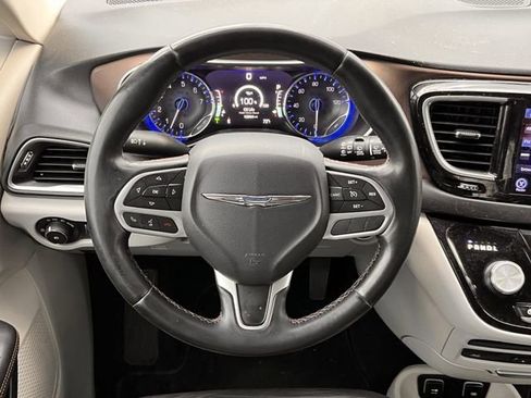 Used 2017 Chrysler Pacifica Touring-L Plus image 13