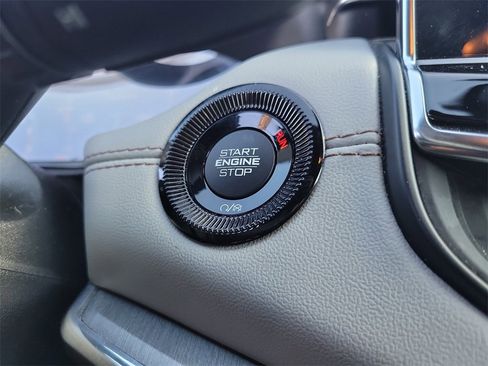 Used 2024 Jeep Compass Limited image 34