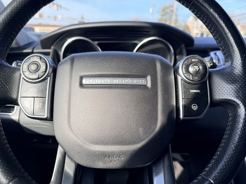 Used 2015 Land Rover Range Rover Sport SE image 31