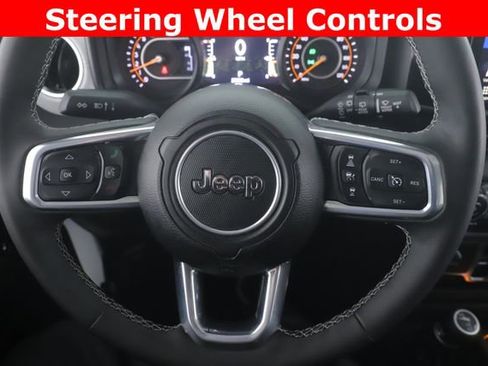 Used 2025 Jeep Wrangler Unlimited Sahara AWD/4WD image 20