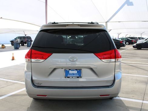Used 2012 Toyota Sienna XLE AWD/4WD image 4