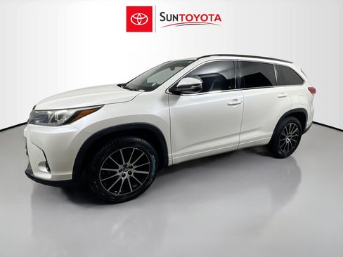 Used 2018 Toyota Highlander SE FWD image 9