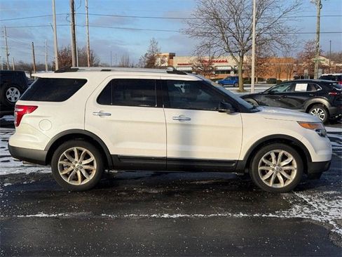 Used 2013 Ford Explorer XLT image 2