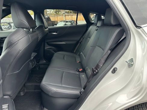 Used 2024 Toyota Venza XLE AWD/4WD image 8