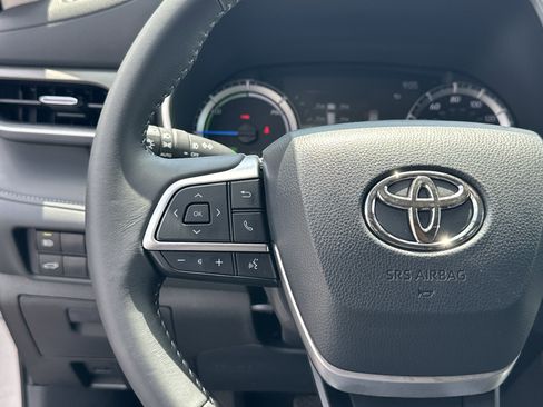 Used 2025 Toyota Highlander XLE AWD/4WD image 28