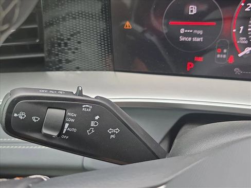 New 2026 Volkswagen Tiguan SE FWD image 17