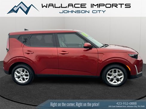 Used 2023 Kia Soul LX w/ LX Technology Package image 6
