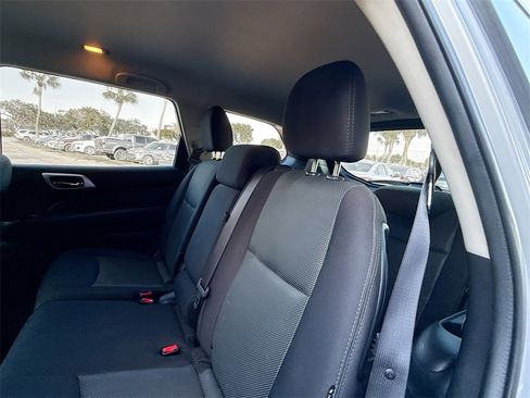 Used 2019 Nissan Pathfinder S image 24