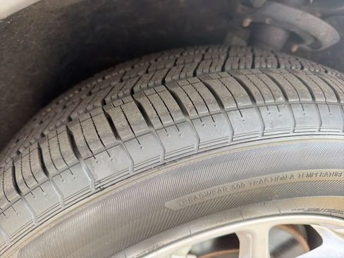 Used 2023 Chrysler Pacifica Touring-L FWD image 20