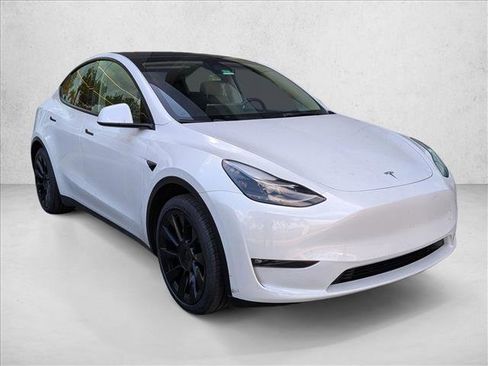 Used 2023 Tesla Model Y Long Range image 3