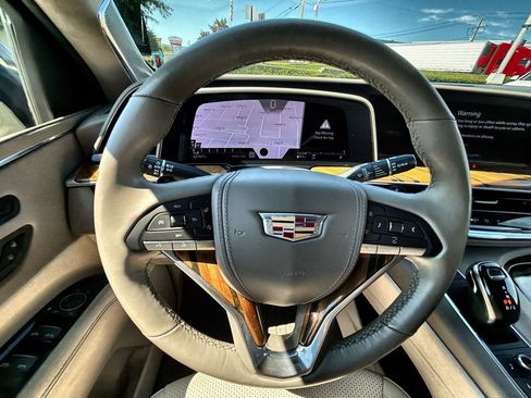 Used 2023 Cadillac Escalade Sport Platinum AWD/4WD image 23