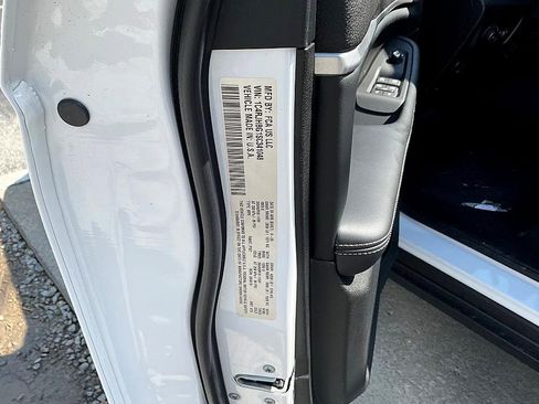 New 2025 Jeep Grand Cherokee Limited image 34