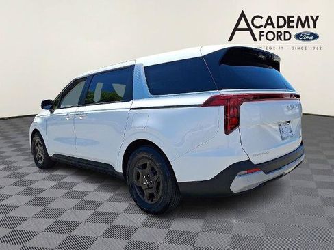 Used 2025 Kia Carnival FWD image 4