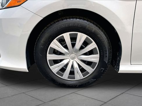 Used 2023 Toyota Camry LE FWD image 11