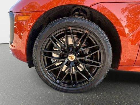 Used 2022 Porsche Macan GTS w/ Sport Chrono Package AWD/4WD image 14