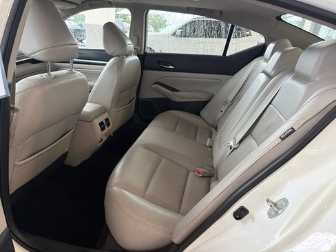 Used 2019 Nissan Altima 2.0 Platinum FWD image 19