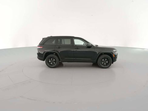 New 2025 Jeep Grand Cherokee Altitude image 14