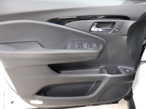 New 2026 Honda Ridgeline Black Edition image 10