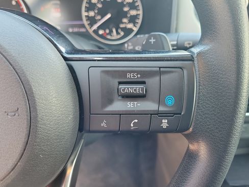 Certified 2023 Nissan Rogue SV FWD image 18
