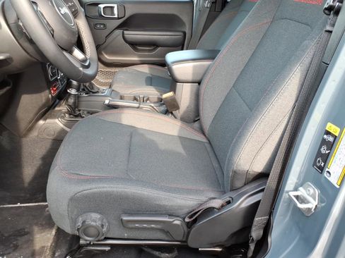 Used 2025 Jeep Wrangler Rubicon image 9