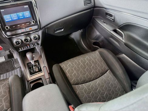 Used 2025 Mitsubishi Outlander Sport LE AWD/4WD image 27