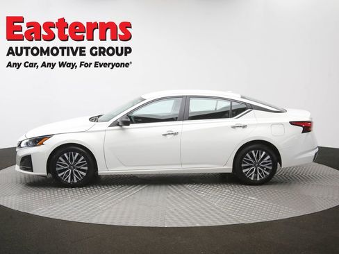 Used 2025 Nissan Altima 2.5 SV FWD image 58