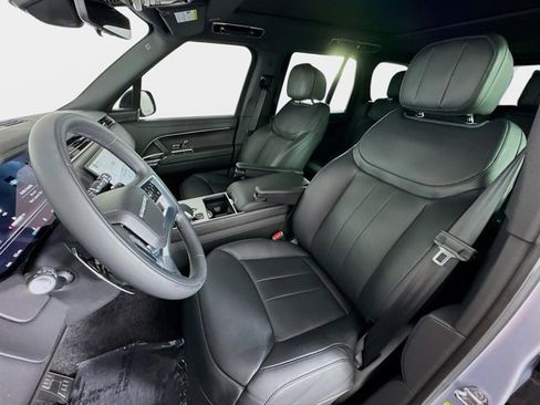 Certified 2025 Land Rover Range Rover SE image 11