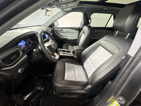Used 2022 Ford Explorer XLT w/ Equipment Group 202A image 13
