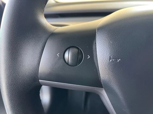 Used 2020 Tesla Model 3 Standard Range RWD image 31
